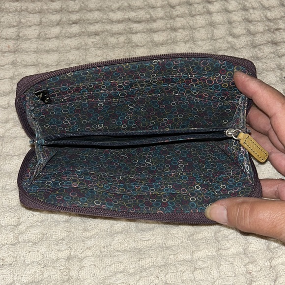 Preowned Fossil purple leather wallet - Picture 3 of 7